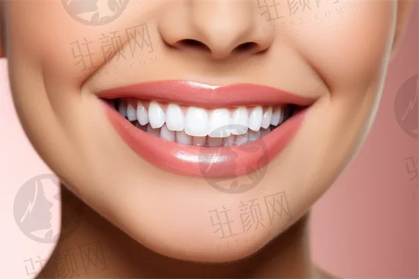 北京九龙口腔诊所价格明细，无痛种植牙6612元一颗起；高中生牙齿矫正8384元起