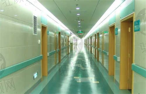 中南大学湘雅二医院走廊