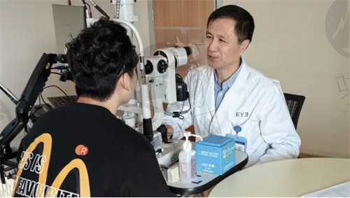 大连爱尔眼科医院谭永和面诊患者